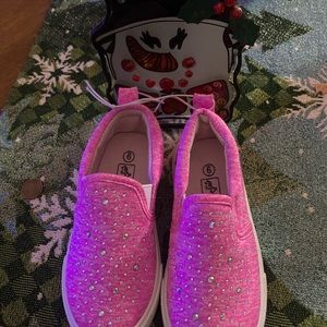 Brand new girls size 9 shoes never worn👟👧🏼💕🎀